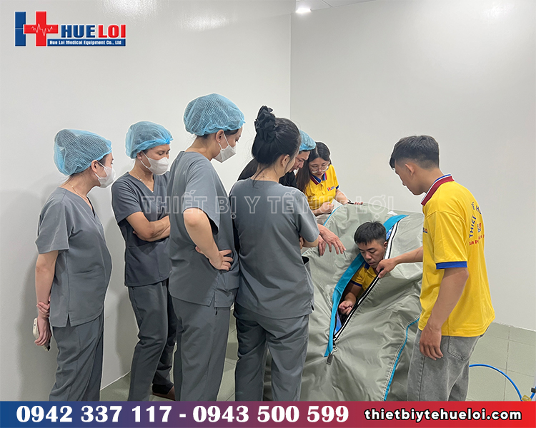 C&ocirc;ng Ty TBYT Hu&ecirc; Lợi b&agrave;n giao buồng Oxy cao &aacute;p tại ph&ograve;ng kh&aacute;m Đ&agrave; Nẵng